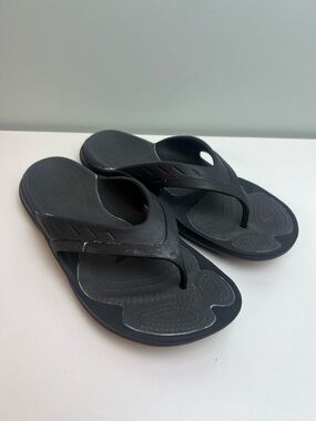 Crocs Black Flip Flop Sandals Mens 10 Womens 12 Comfort Slides